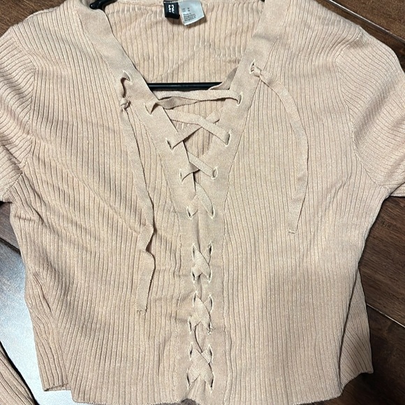 Tan ribboned front long sleeve. - Picture 2 of 3